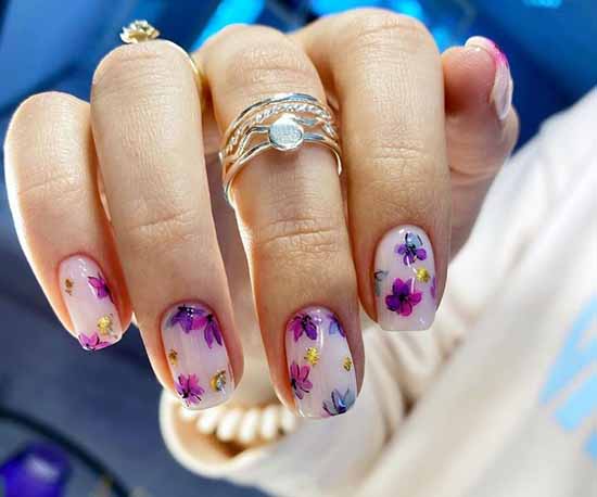 Manucure nue avec du papier d'aluminium 2021: photos, actualités