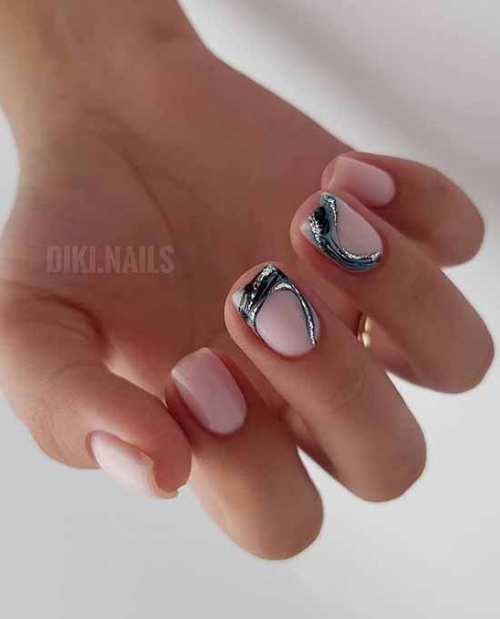 Manucure nue avec du papier d'aluminium 2021: photos, actualités