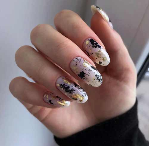 Nu avec feuille d'or