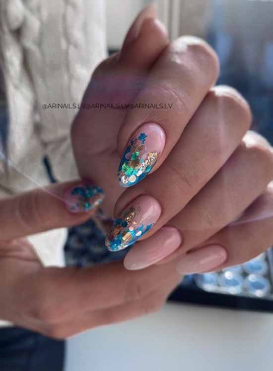 Manucure nue avec du papier d'aluminium 2021: photos, actualités