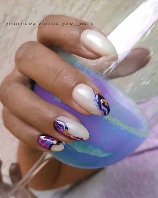 Manucure nue avec du papier d'aluminium 2021: photos, actualités