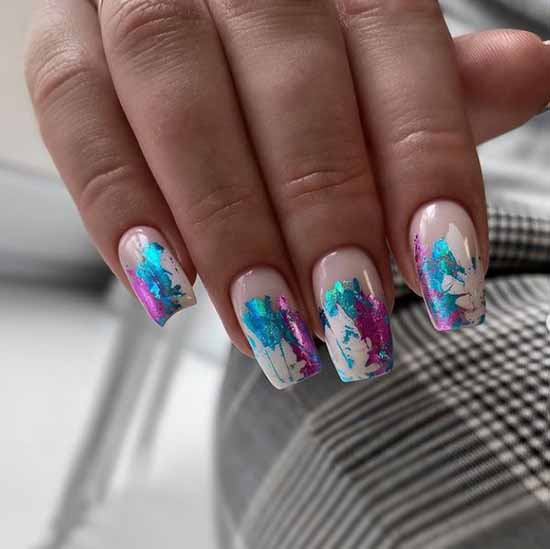 Manucure nue avec du papier d'aluminium 2021: photos, actualités