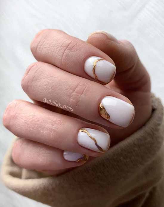 Manucure nue avec du papier d'aluminium 2021: photos, actualités