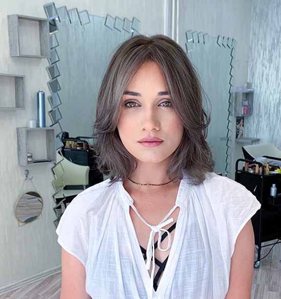 Longue frange 2021: quelles coupes de cheveux porter une longue frange, photo