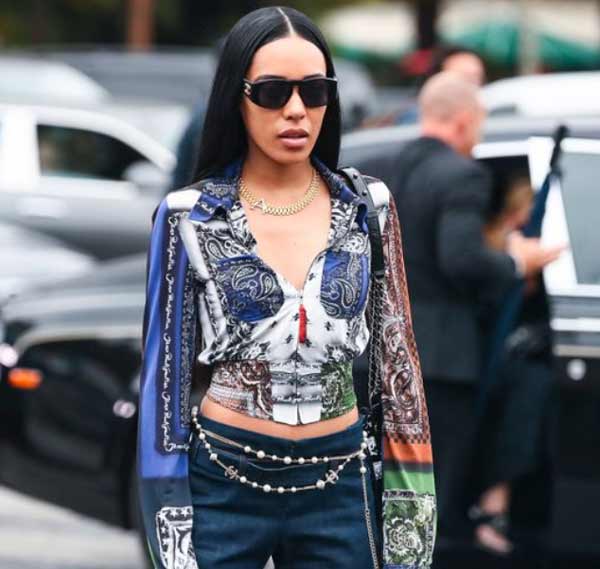 Ceinture fine chaîne image street style
