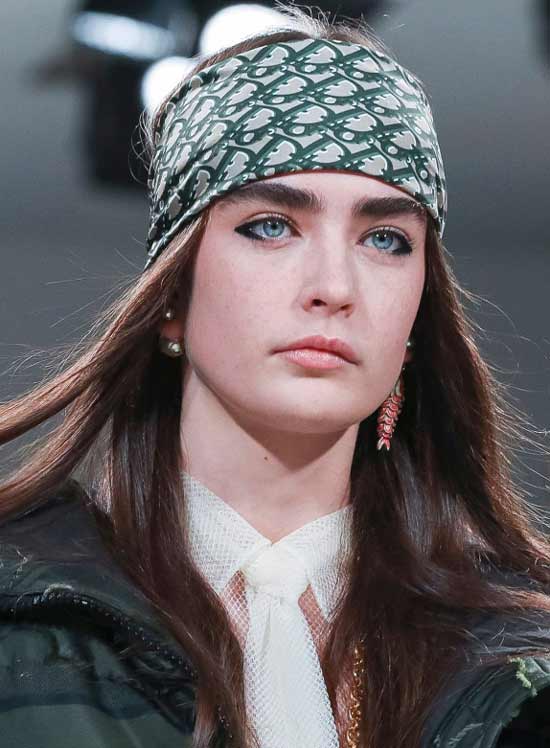 Comment porter un foulard photo