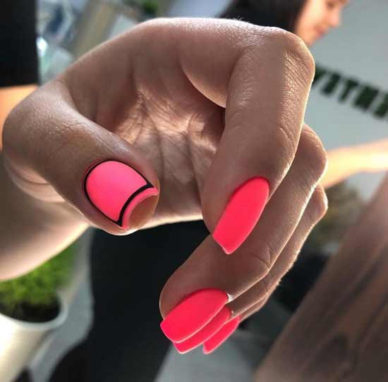 Manucure d'été à la mode pour les ongles courts