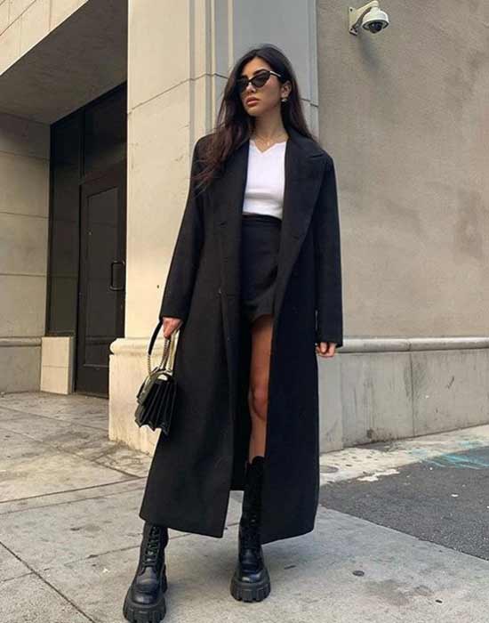 Manteau long noir avec bottes brutales
