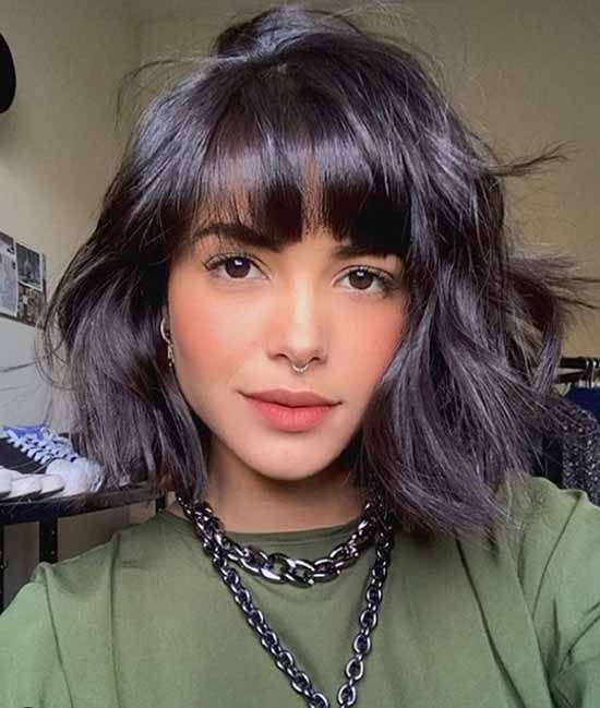 Coupes de cheveux à la mode pour les cheveux mi-longs 2021: photos, tendances