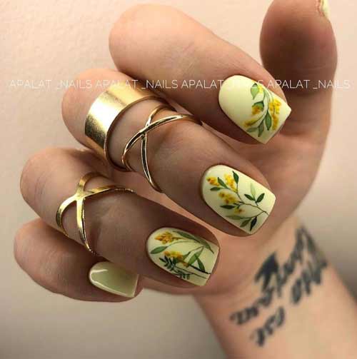 Manucure jaune clair