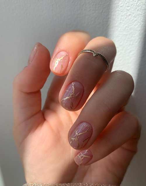 Texture de manucure sur vernis transparent