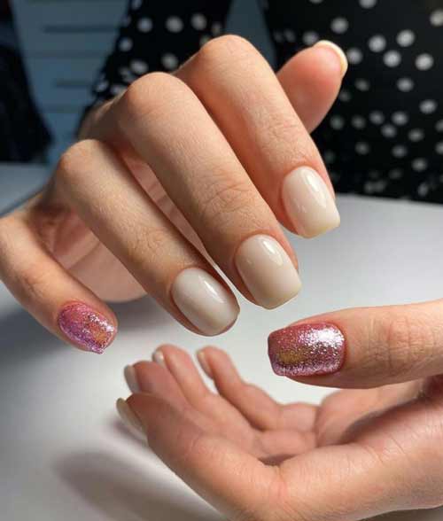 Beige avec des paillettes roses