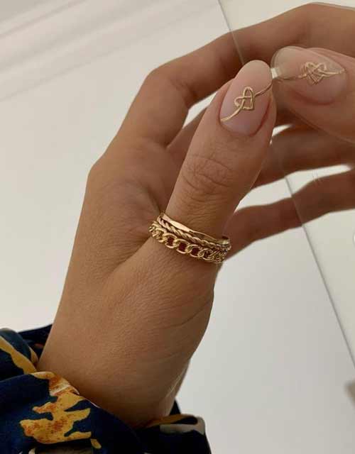 Manucure printanière avec un coeur