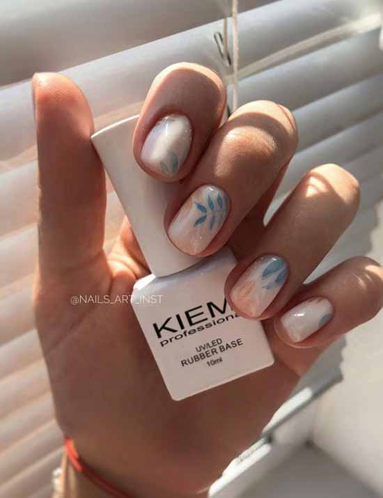 Manucure avec des fleurs