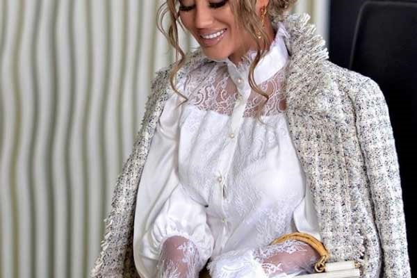 Look avec de la dentelle translucide