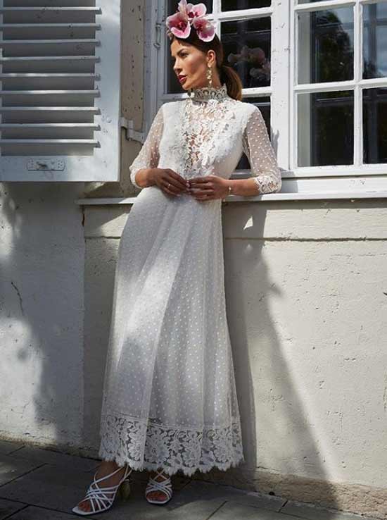 Robe blanche neige avec empiècements ajourés