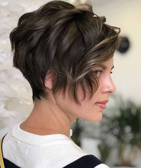 Frange asymétrique et coupe de cheveux