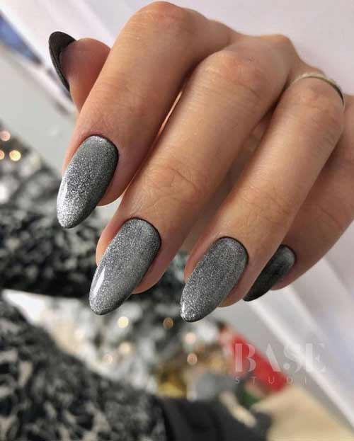 Chat argenté sur vernis gel noir