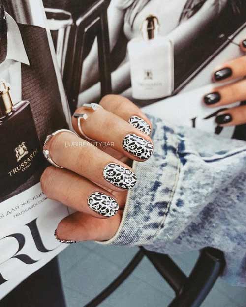 Impression noir et blanc sur les ongles