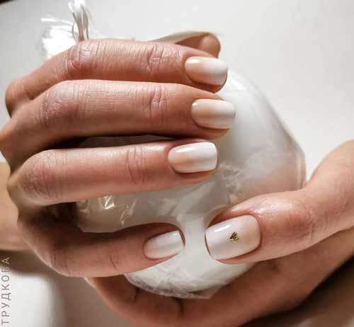 Ombre et coeur d'or sur les ongles