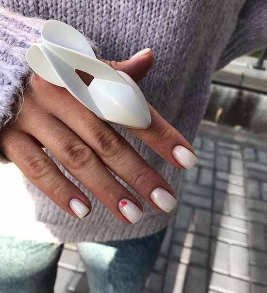 Coeur sur un ongle