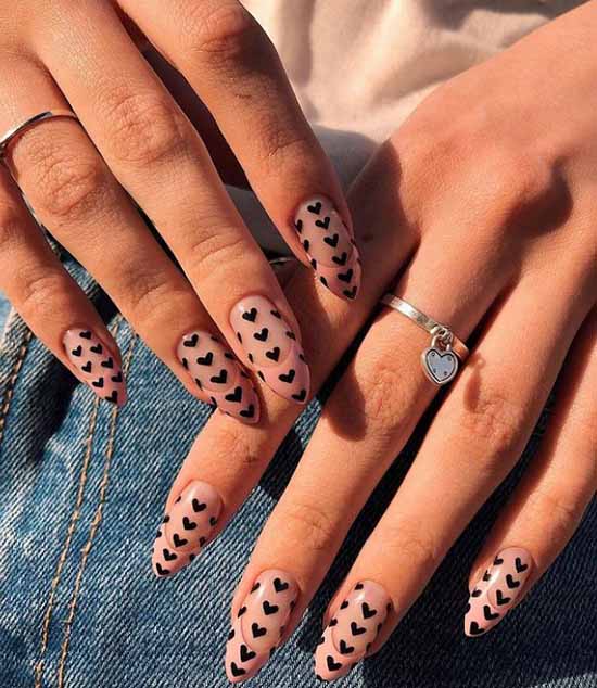 Impression de coeur sur les ongles