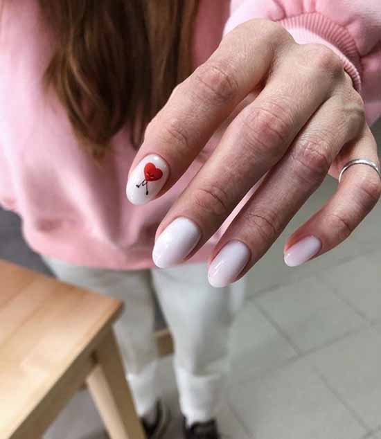 Manucure avec un cœur pour la Saint Valentin: photo 2021, design