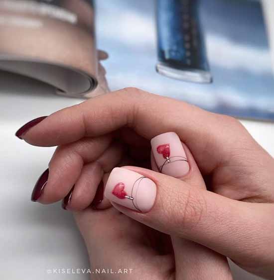 Manucure avec un cœur pour la Saint Valentin: photo 2021, design