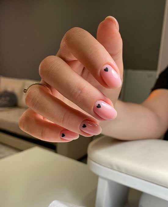 Manucure avec un cœur pour la Saint Valentin: photo 2021, design