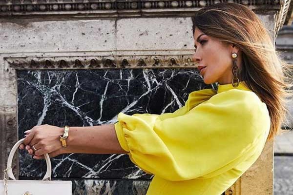 Accent sur les manches volumineuses images d'une photo avec quoi porter