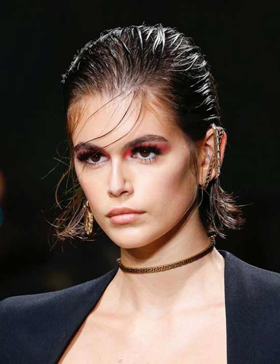 Un exemple de la façon de coiffer les cheveux avec du gel