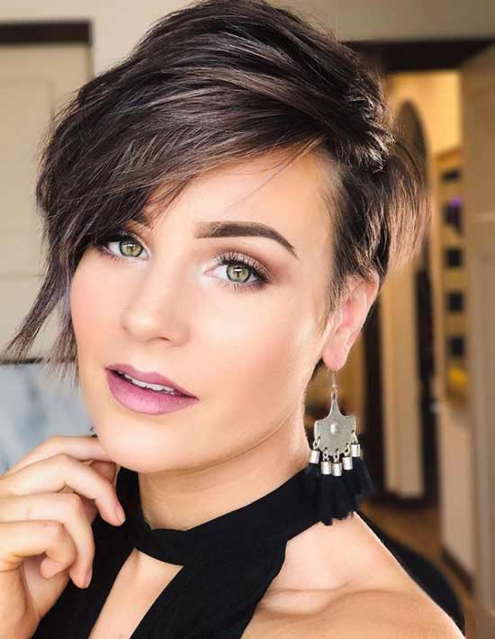 Pixie avec une frange prolongée