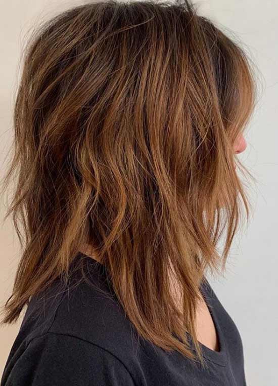 Coupe de cheveux moyenne en cascade