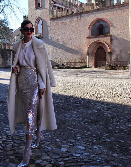 Jupe midi 2021: que porter, modèles à la mode sur la photo