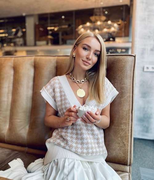 Jupe midi 2021: que porter, modèles à la mode sur la photo