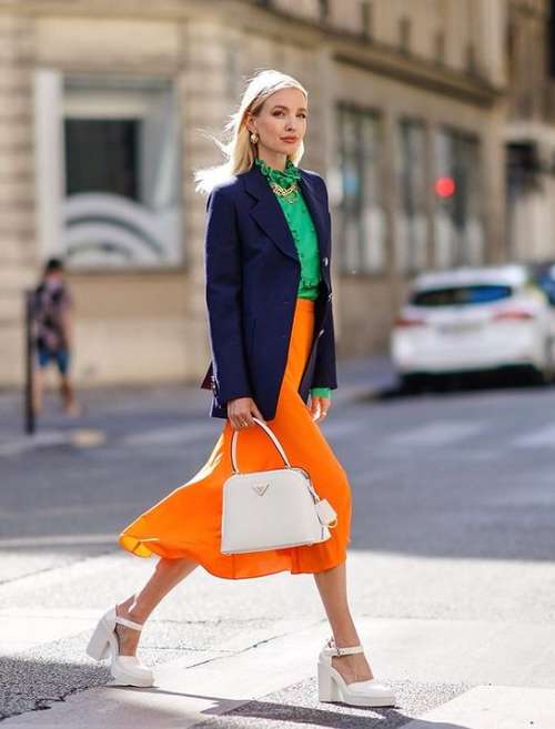 Jupe midi 2021: que porter, modèles à la mode sur la photo