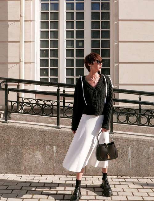 Jupe midi 2021: que porter, modèles à la mode sur la photo