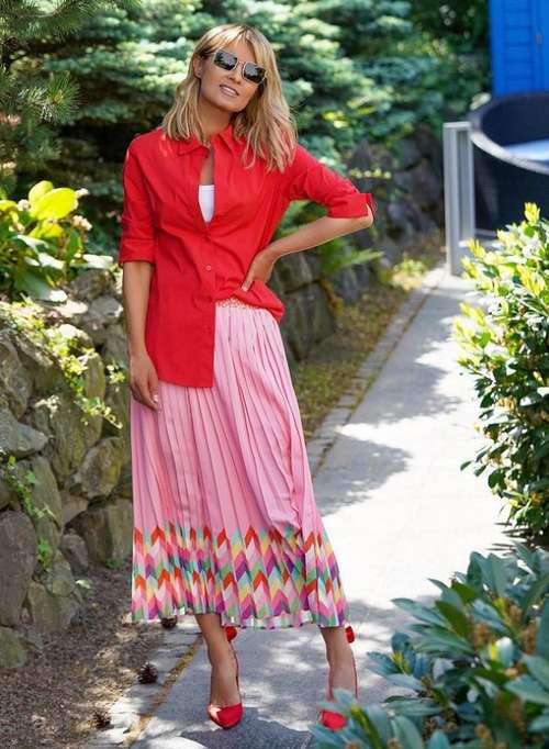 Jupe midi 2021: que porter, modèles à la mode sur la photo