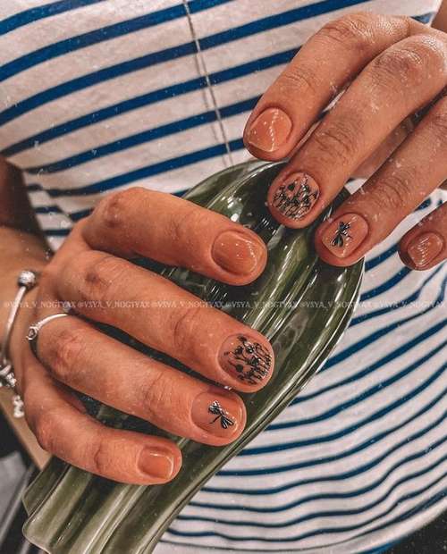 Manucure papillon 2021: nouvelles photos de design