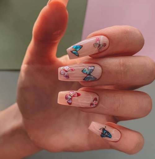 Manucure papillon 2021: nouvelles photos de design