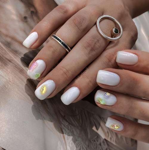 Manucure délicate pour ongles courts 2021: photos, nouveaux designs