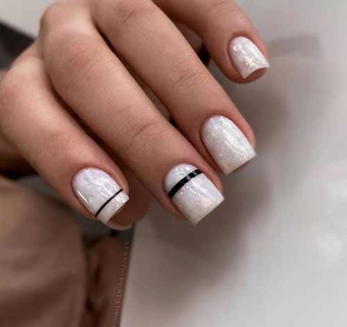 Ongles délicats laiteux