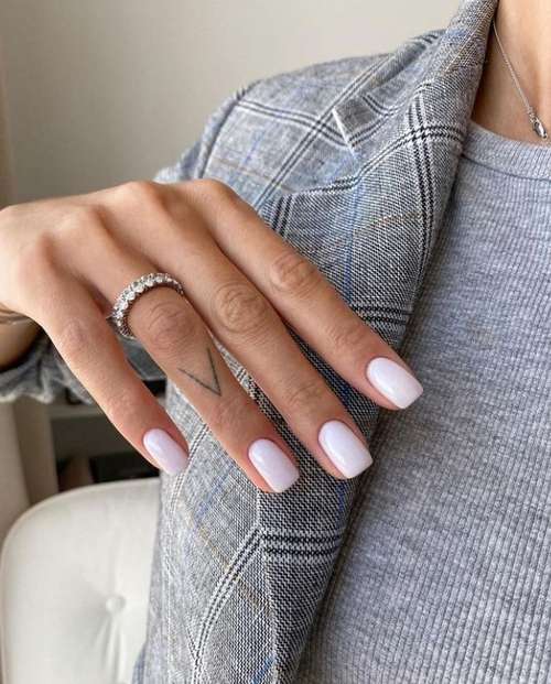 Manucure délicate pour ongles courts 2021: photos, nouveaux designs