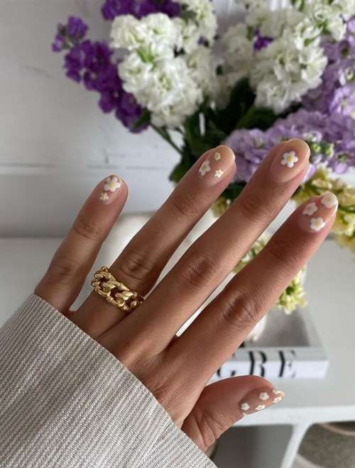 Manucure délicate pour ongles courts 2021: photos, nouveaux designs