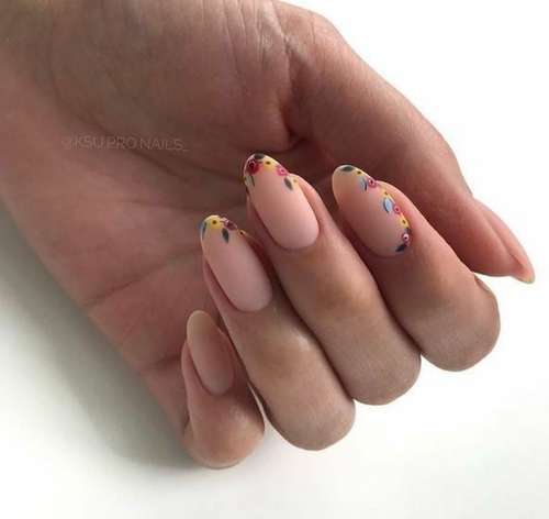 Manucure délicate pour ongles courts 2021: photos, nouveaux designs