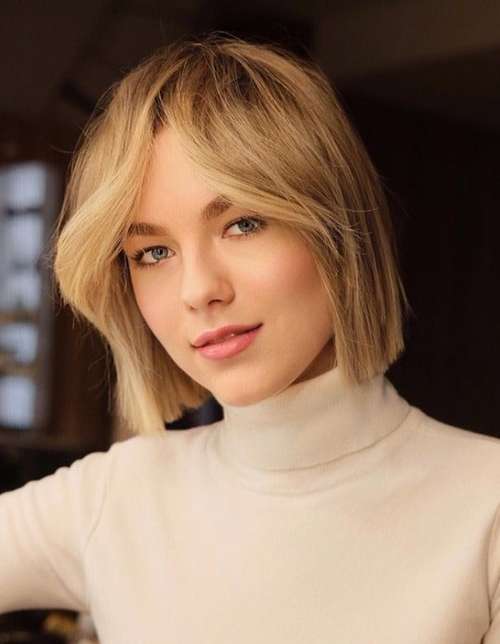 Longue frange avec carré