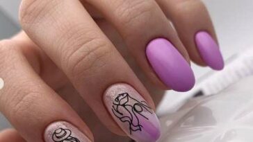 Manucure lilas sur la photo