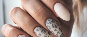 Conception de manucure grise des ongles dans les tons gris