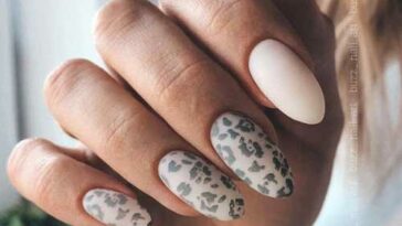 Conception de manucure grise des ongles dans les tons gris