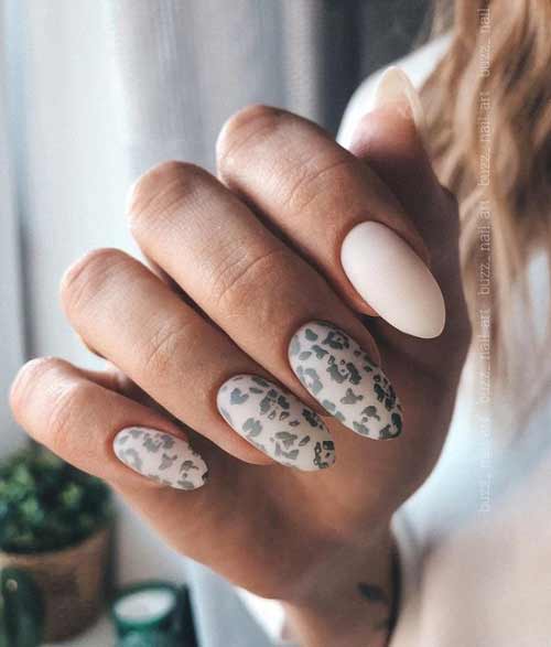 Conception de manucure grise des ongles dans les tons gris
